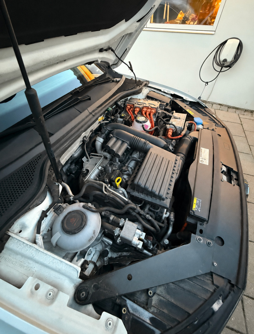 Hvid VW Passat fra 2020