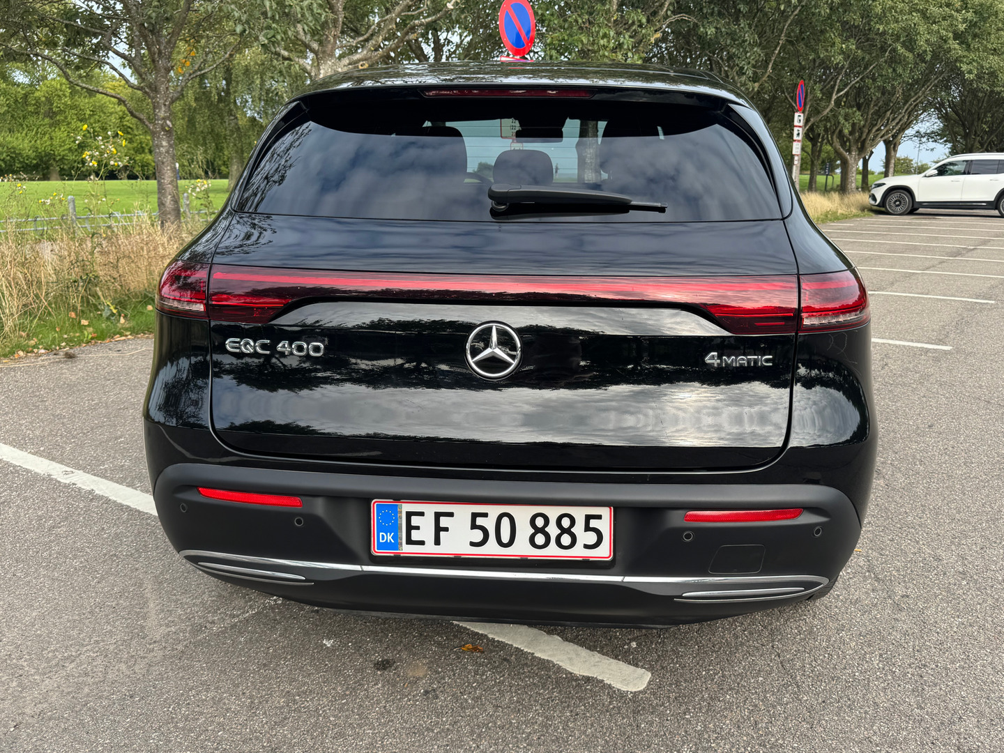 Sort Mercedes EQC400 fra 2023