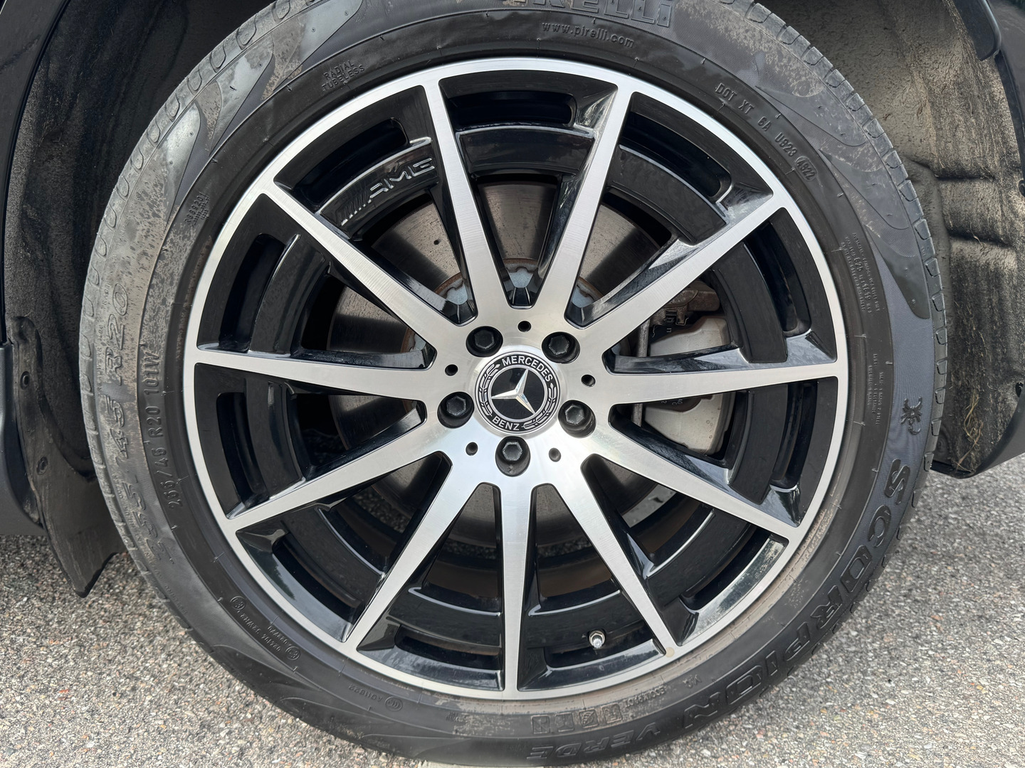 Sort Mercedes EQC400 fra 2023