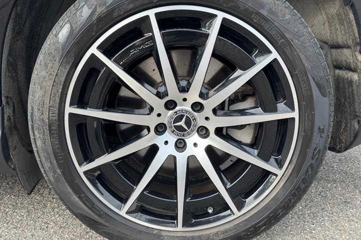 Sort Mercedes EQC400 fra 2023