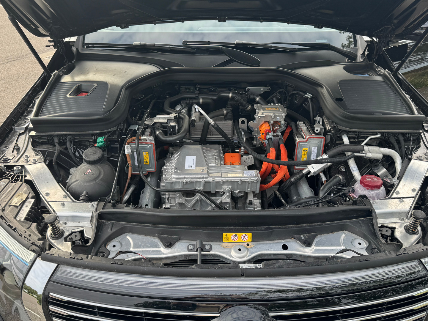 Sort Mercedes EQC400 fra 2023