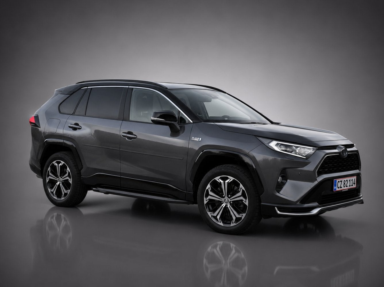Grå Toyota RAV4 fra 2021