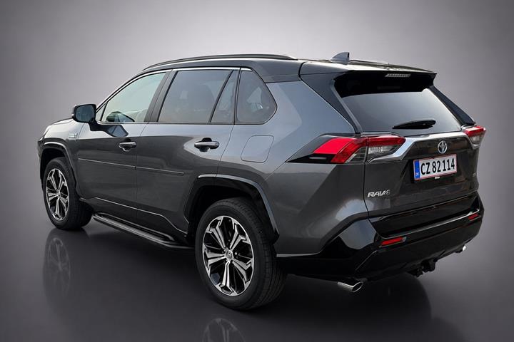 Grå Toyota RAV4 fra 2021