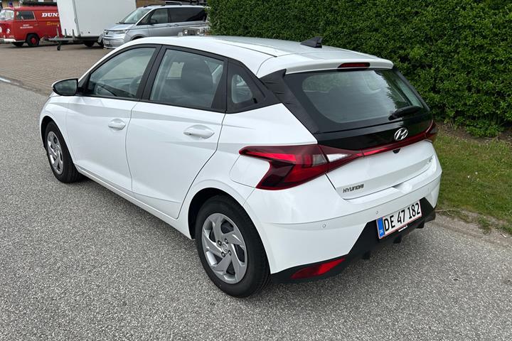 Hvid Hyundai i20 fra 2022