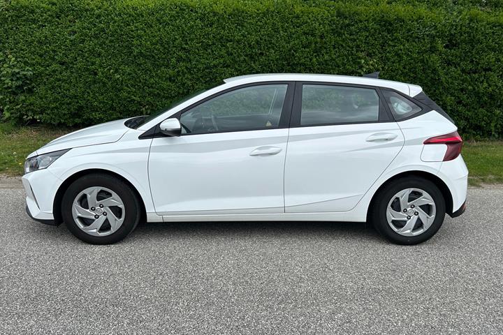 Hvid Hyundai i20 fra 2022