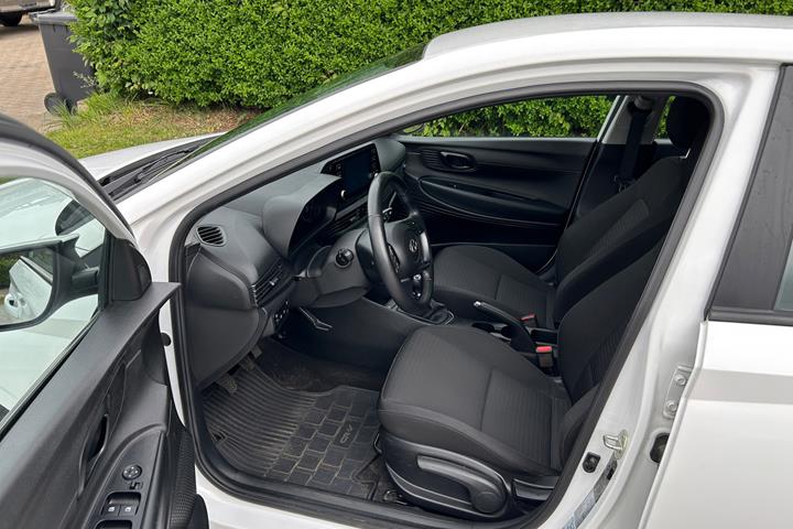 Hvid Hyundai i20 fra 2022