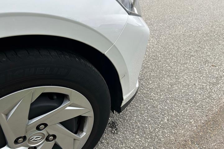 Hvid Hyundai i20 fra 2022