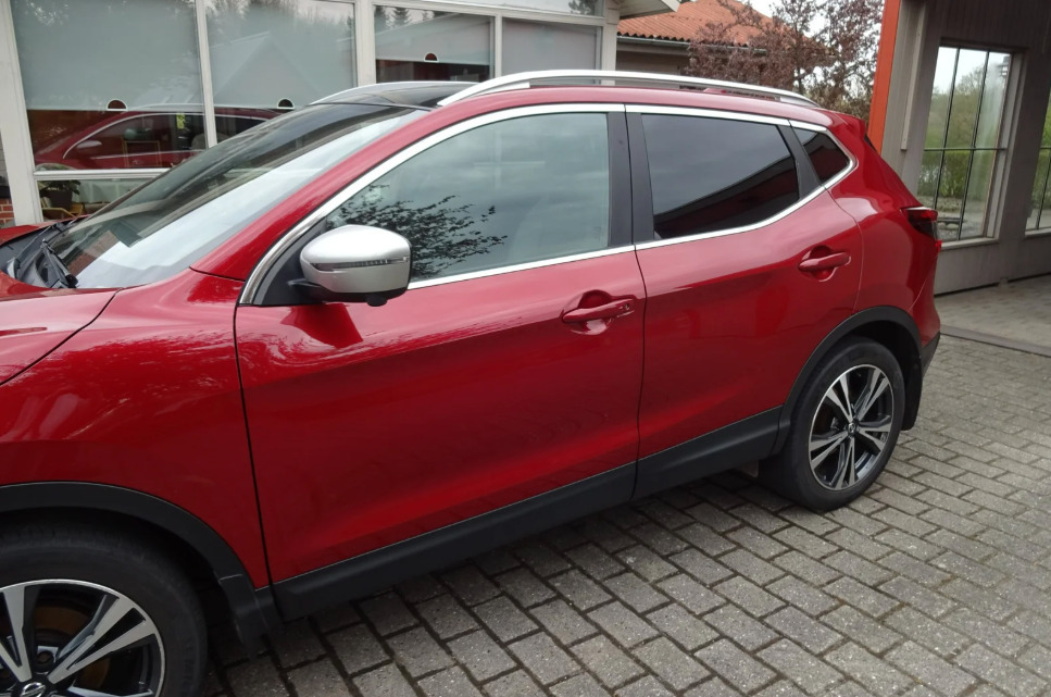 Rød Nissan Qashqai fra 2018
