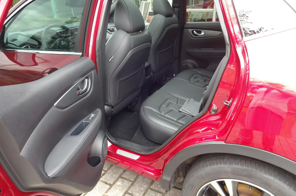 Rød Nissan Qashqai fra 2018