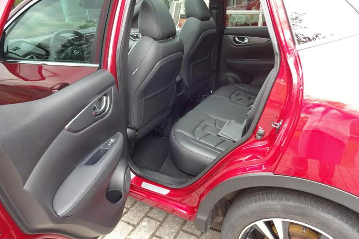 Rød Nissan Qashqai fra 2018