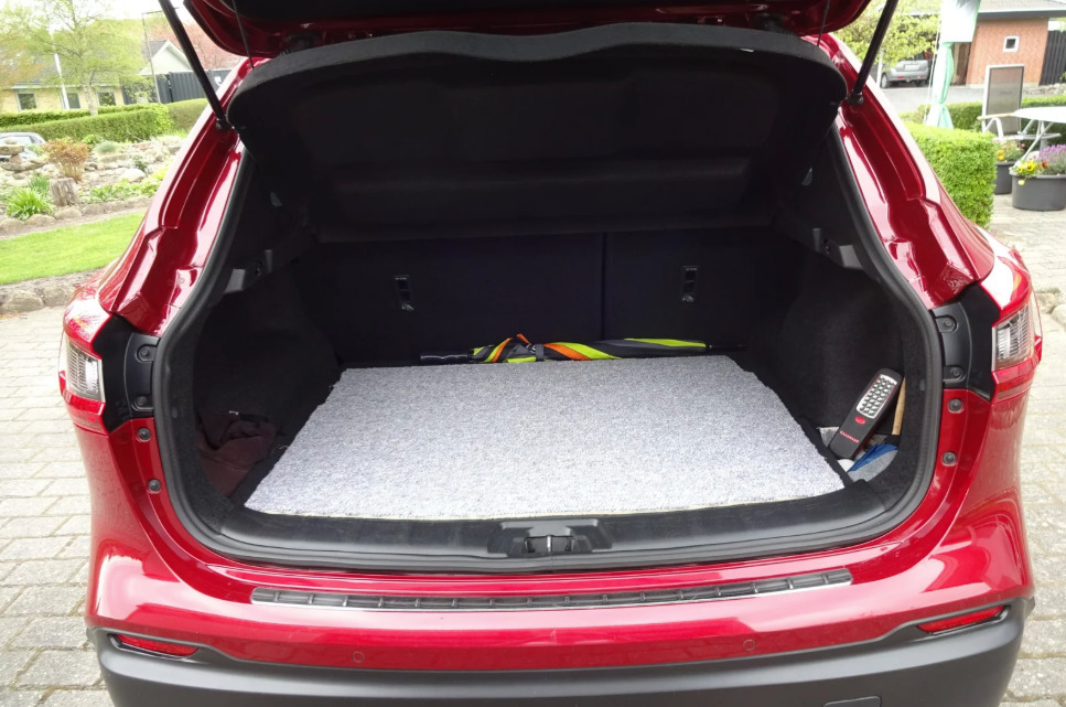 Rød Nissan Qashqai fra 2018