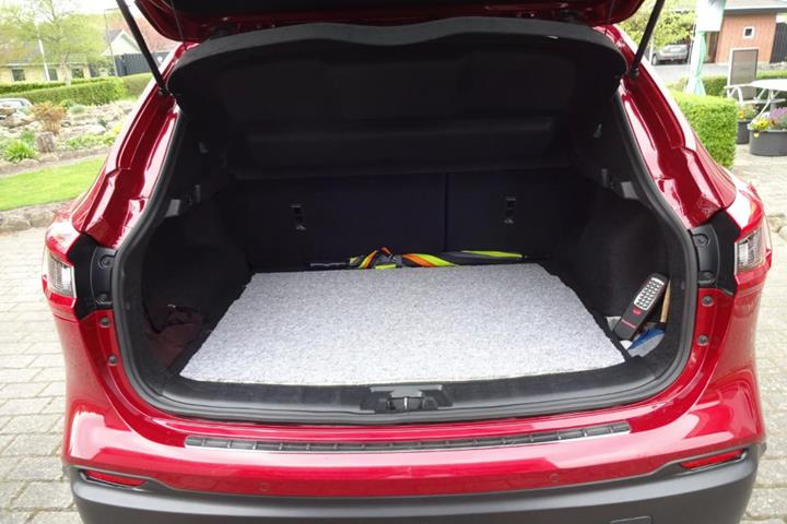 Rød Nissan Qashqai fra 2018