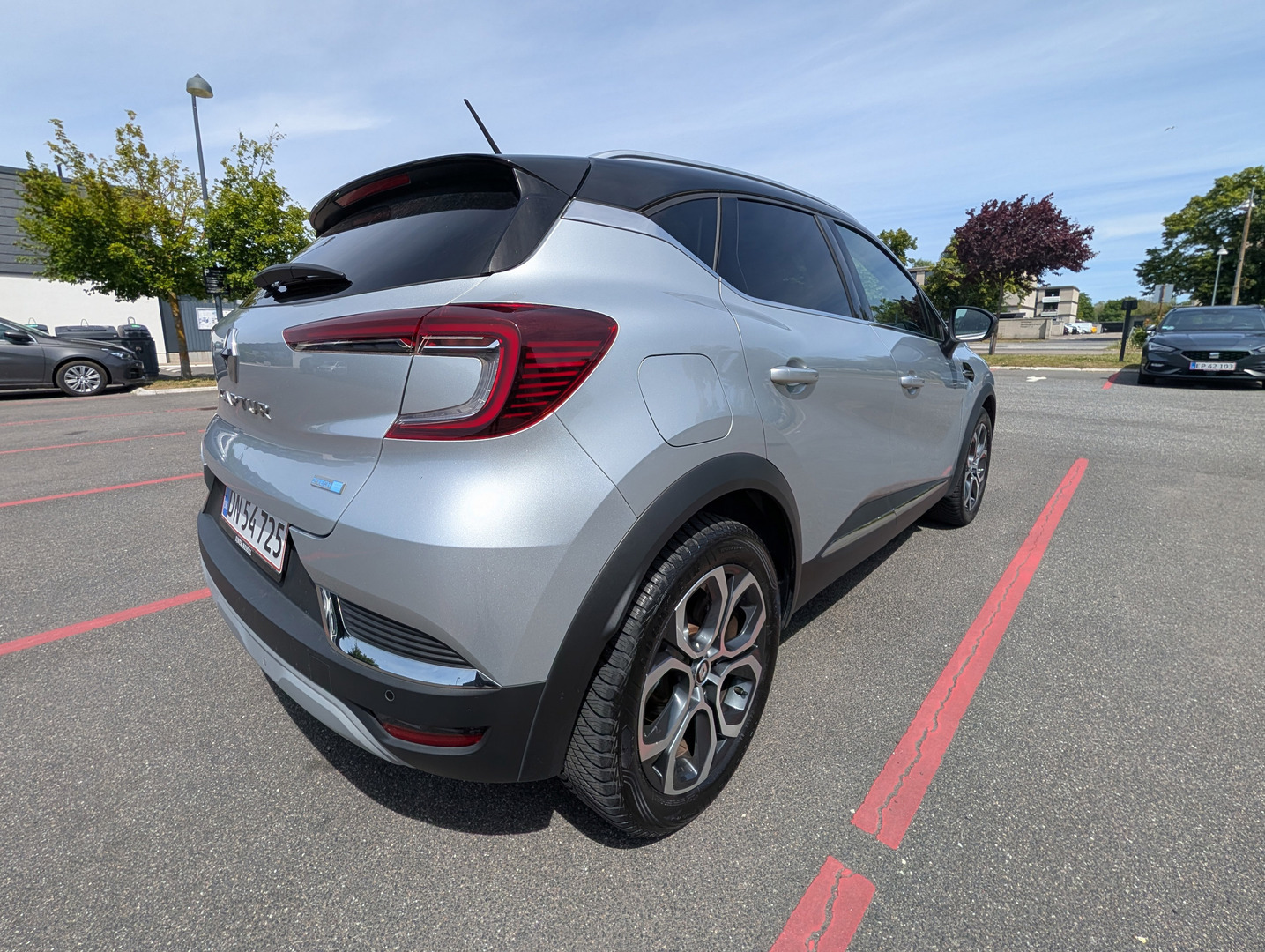 Grå Renault Captur fra 2021