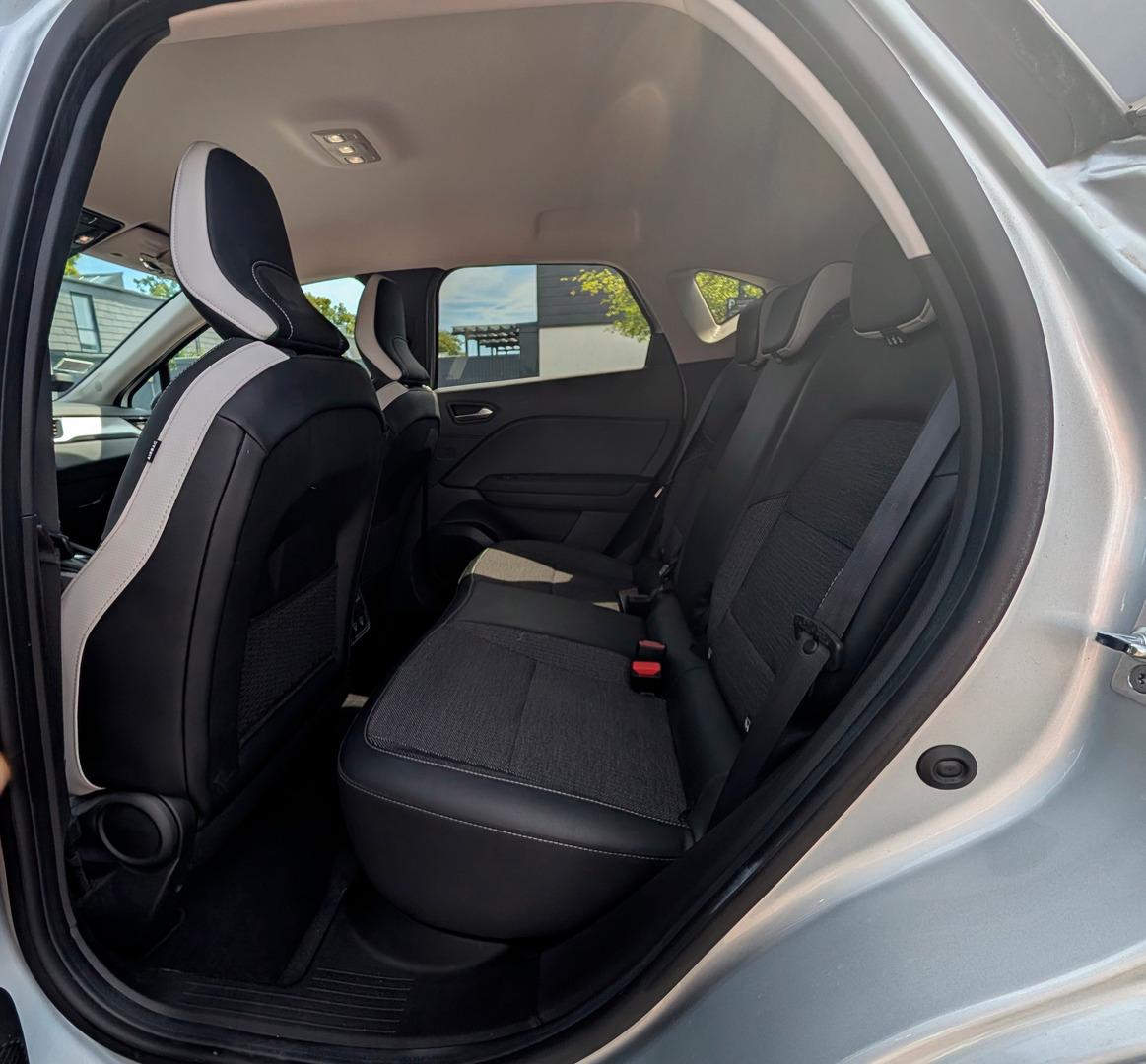Grå Renault Captur fra 2021