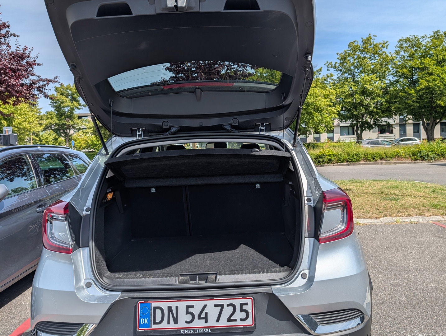 Grå Renault Captur fra 2021