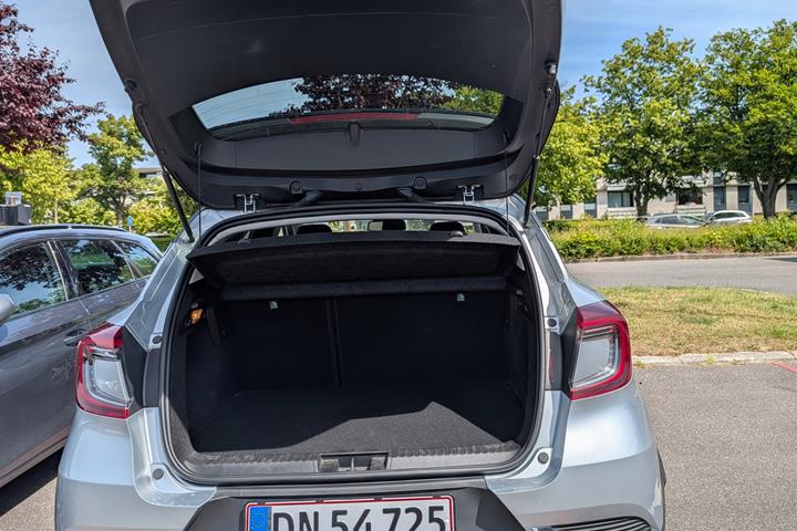 Grå Renault Captur fra 2021