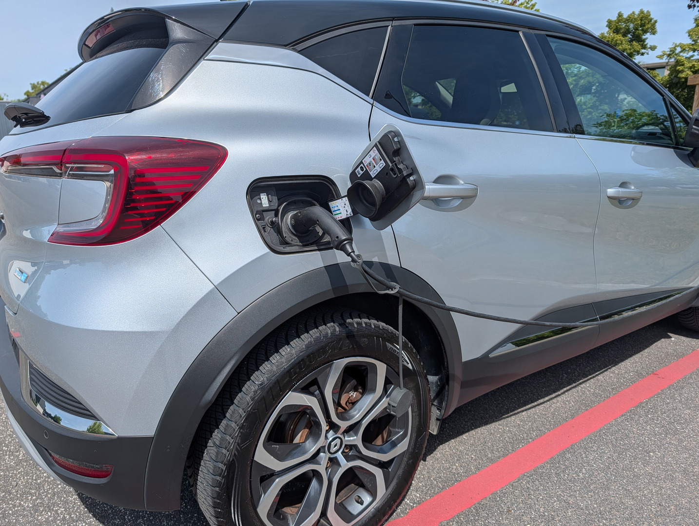 Grå Renault Captur fra 2021