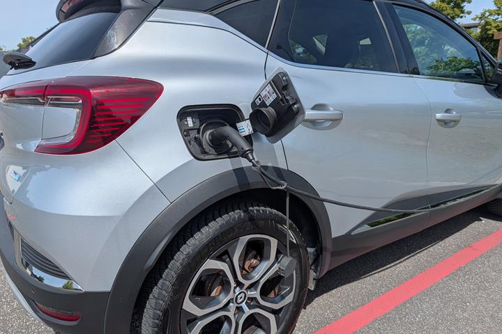 Grå Renault Captur fra 2021