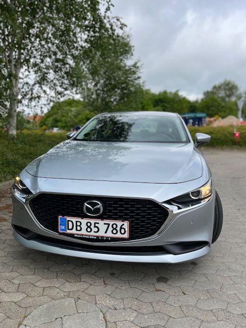 Grå Mazda 3 fra 2020