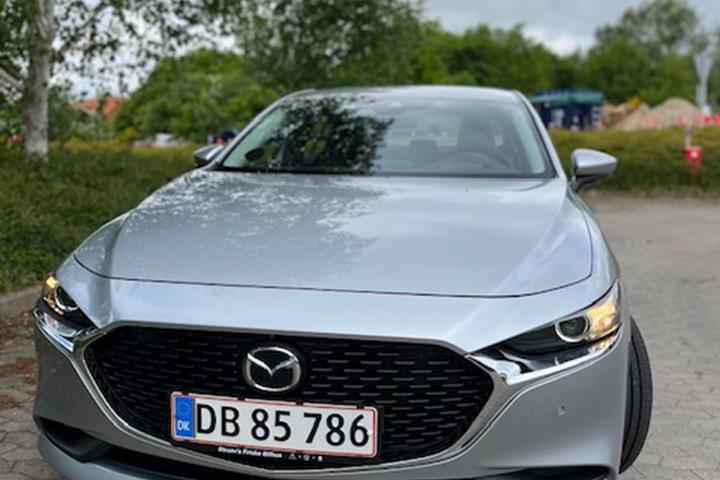 Grå Mazda 3 fra 2020