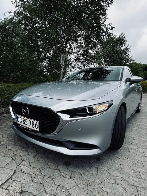 Grå Mazda 3 fra 2020