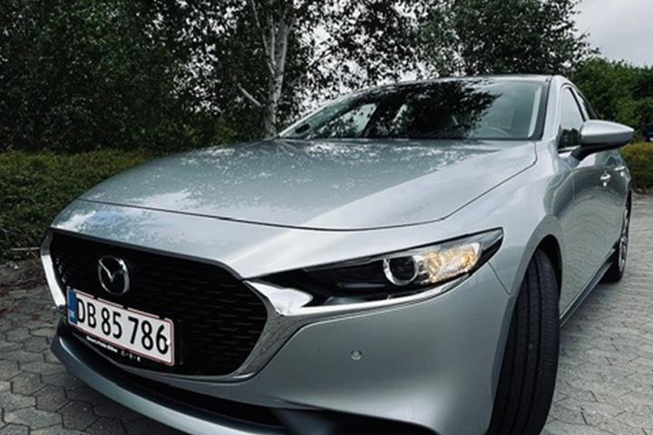 Grå Mazda 3 fra 2020