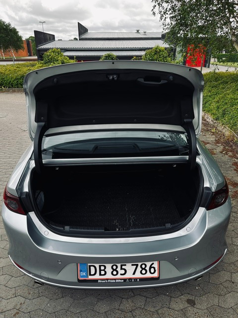 Grå Mazda 3 fra 2020