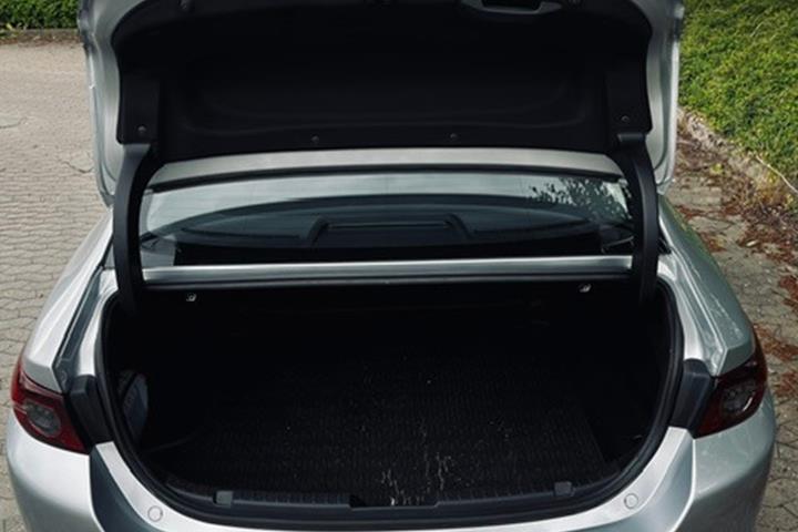 Grå Mazda 3 fra 2020