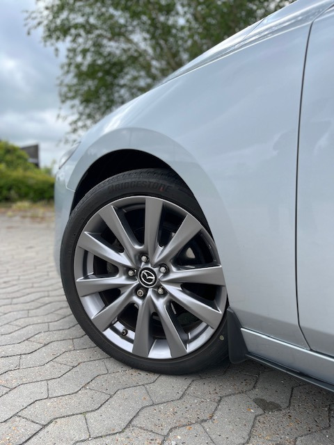 Grå Mazda 3 fra 2020