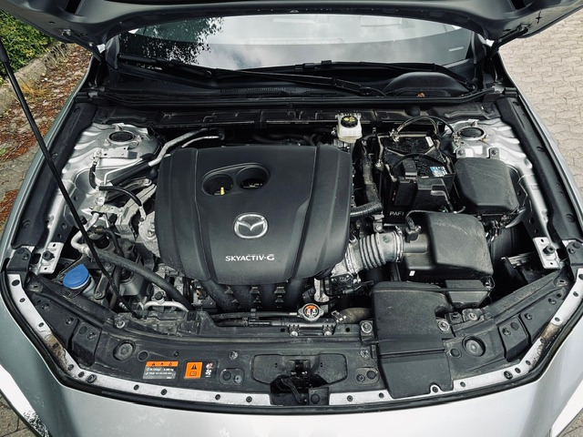 Grå Mazda 3 fra 2020