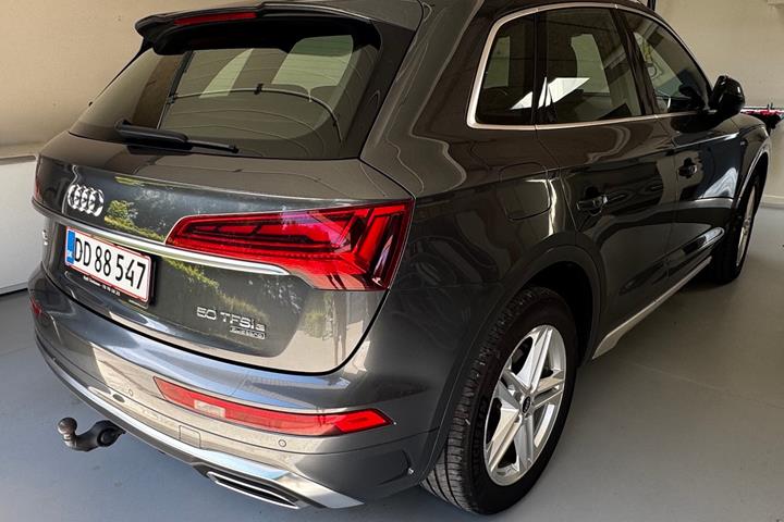 Grå Audi Q5 fra 2021