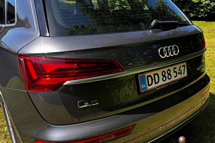 Grå Audi Q5 fra 2021
