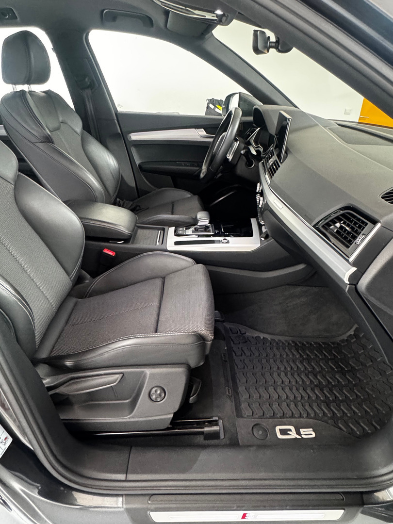 Grå Audi Q5 fra 2021