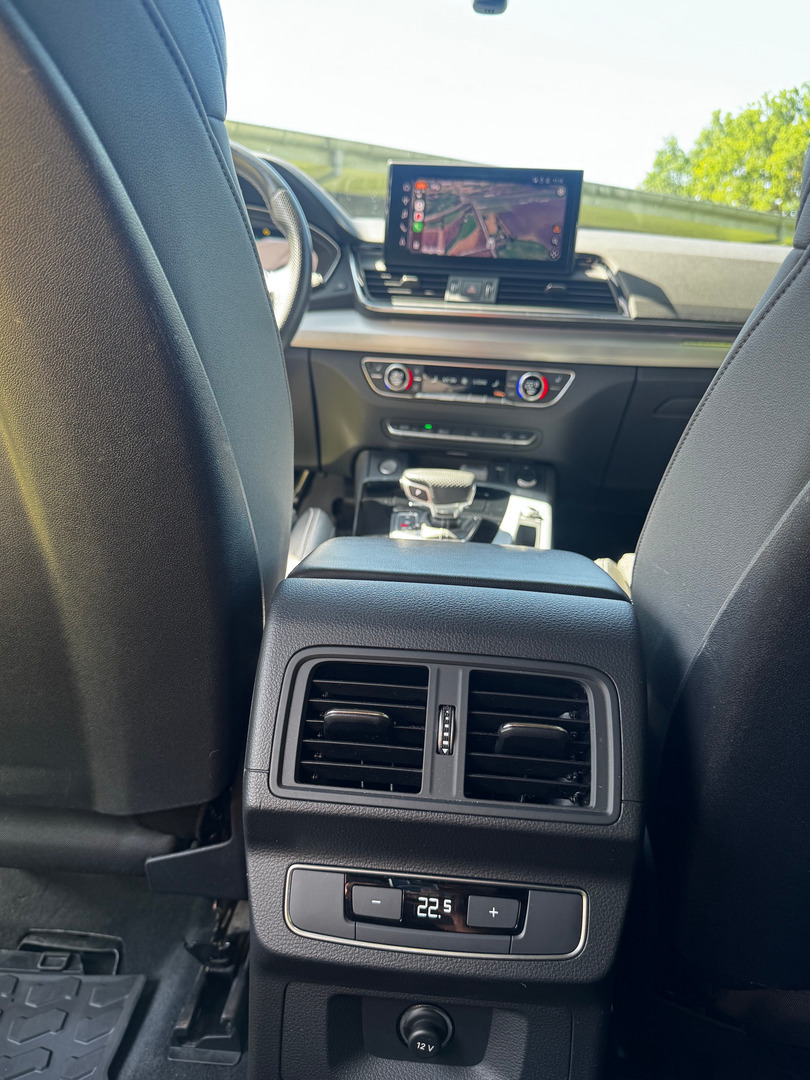 Grå Audi Q5 fra 2021
