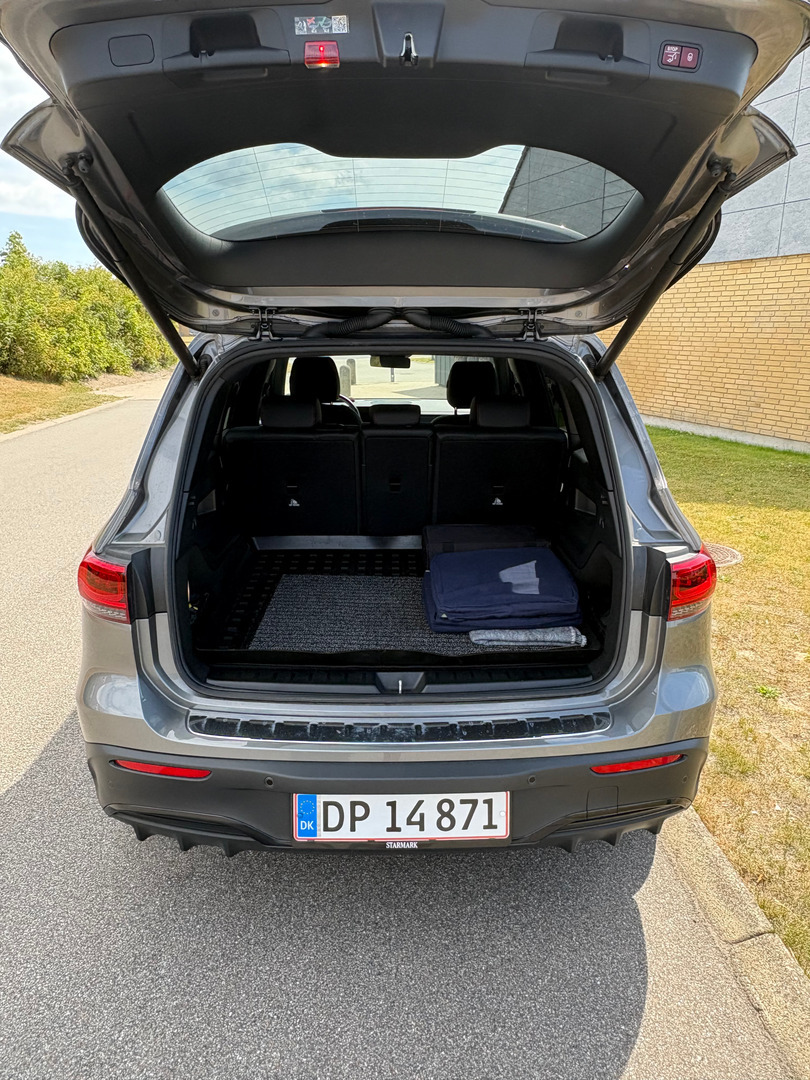 Grå Mercedes EQB300 fra 2022