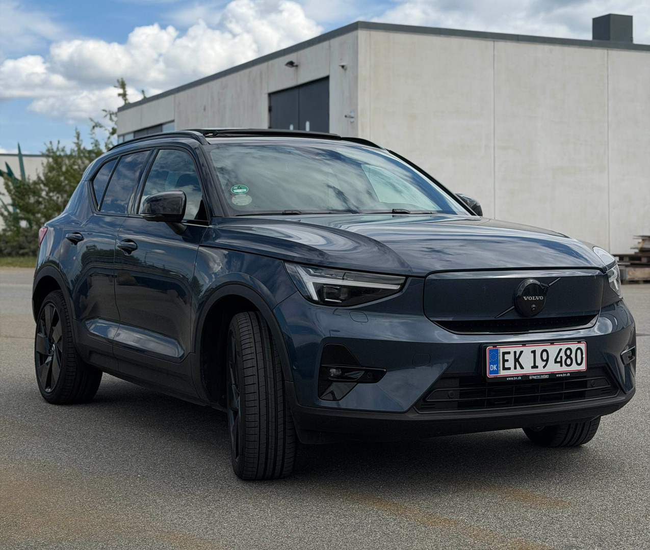 Blå Volvo EX40 fra 2025