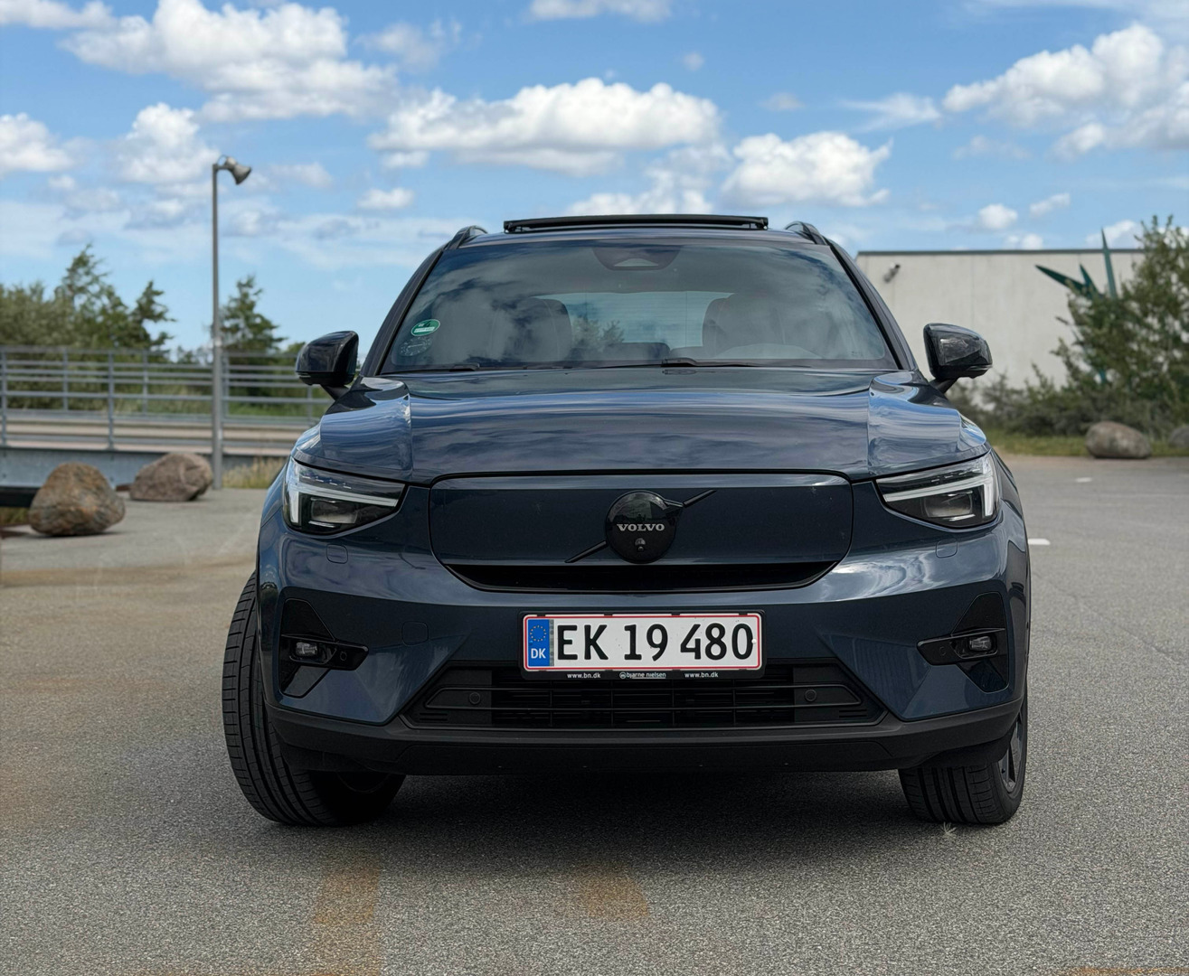 Blå Volvo EX40 fra 2025