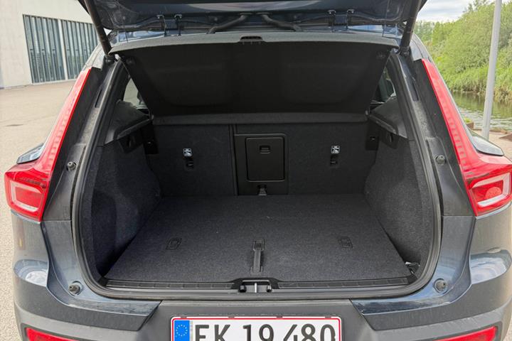 Blå Volvo EX40 fra 2025