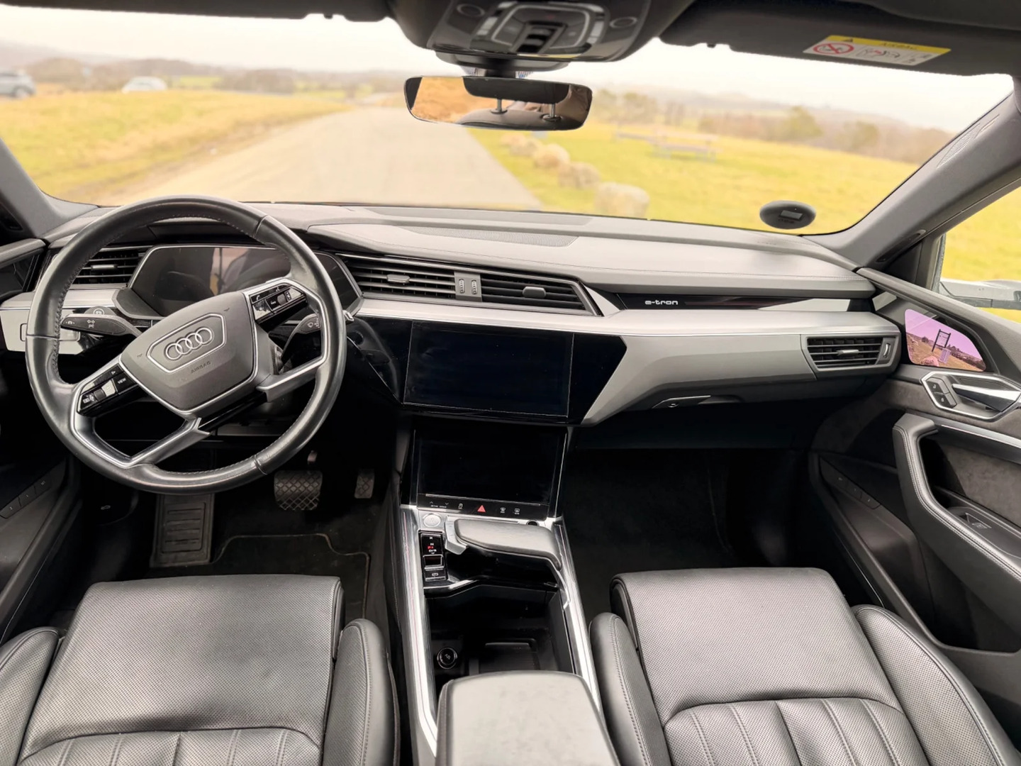 Grå Audi e-tron fra 2020