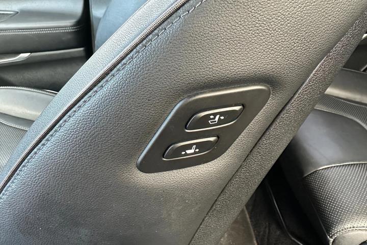 Grå Hyundai Santa Fe fra 2021