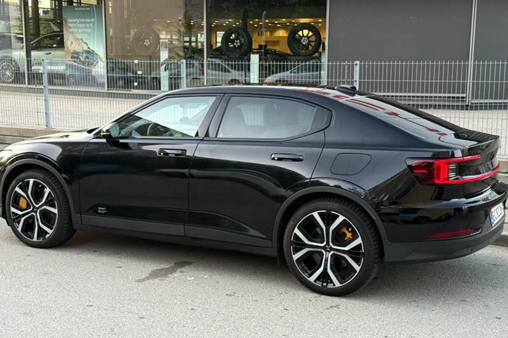 Sort Polestar 2 fra 2023