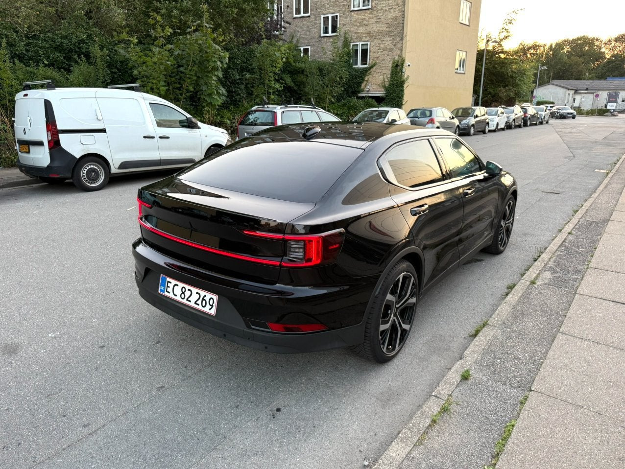 Sort Polestar 2 fra 2023