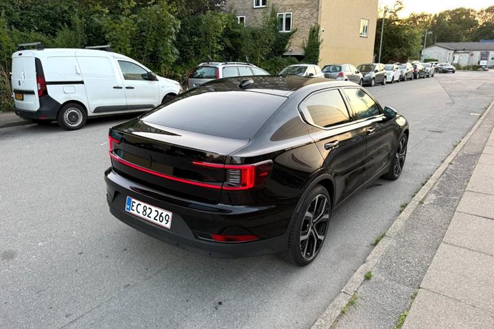 Sort Polestar 2 fra 2023