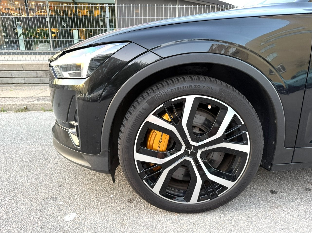 Sort Polestar 2 fra 2023