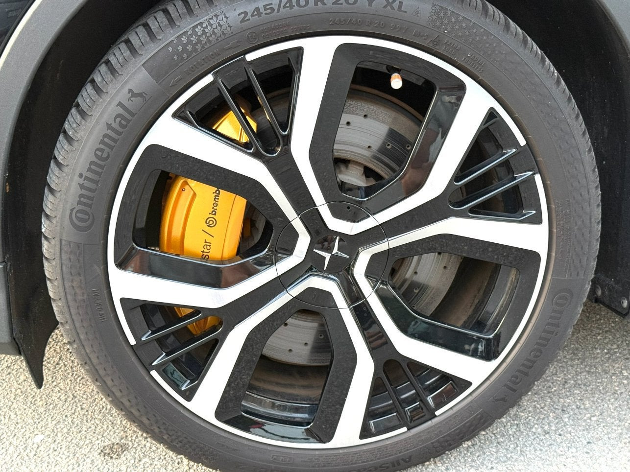 Sort Polestar 2 fra 2023