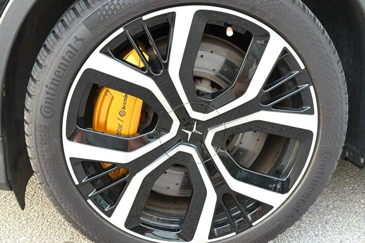 Sort Polestar 2 fra 2023