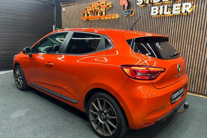 Orange Renault Clio V fra 2021