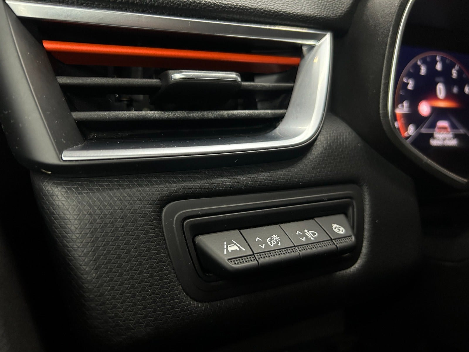 Orange Renault Clio V fra 2021