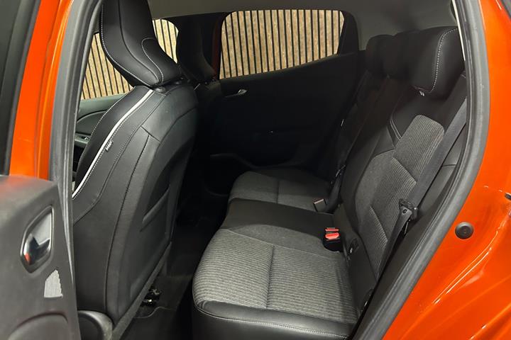 Orange Renault Clio V fra 2021