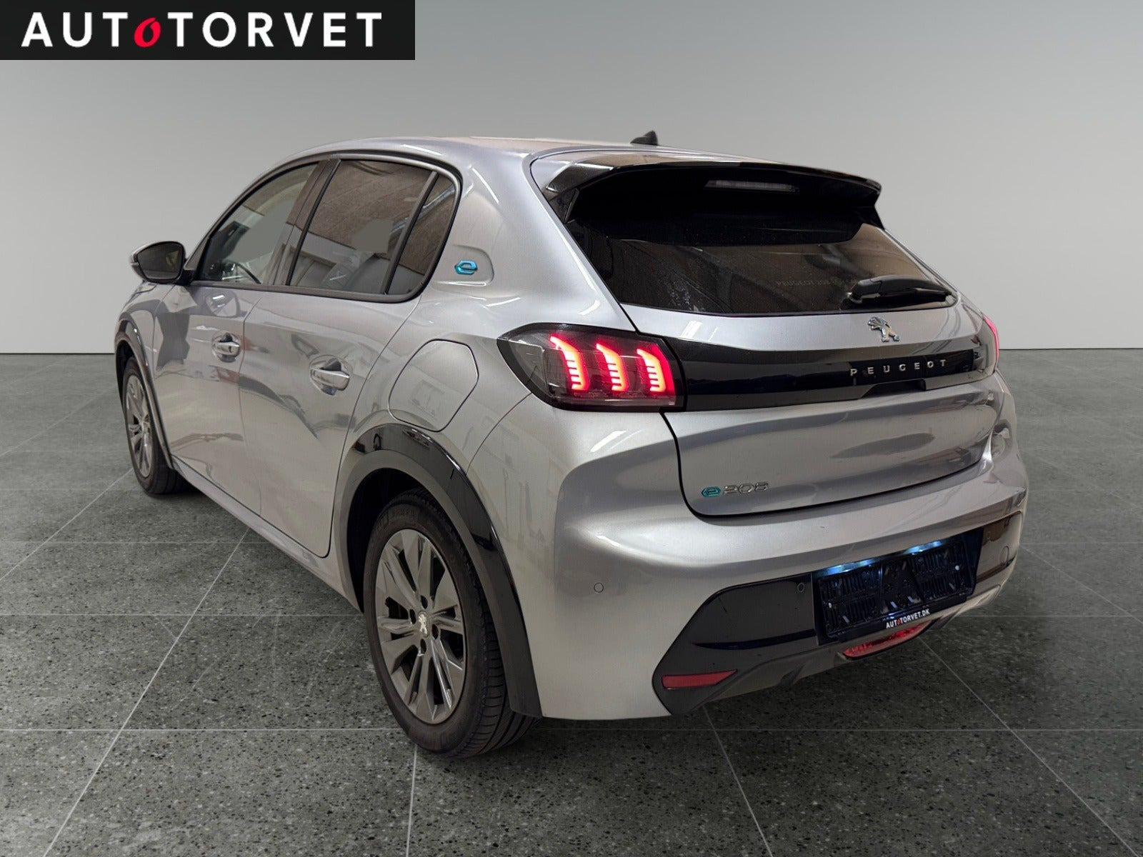 Grå Peugeot e-208 fra 2020